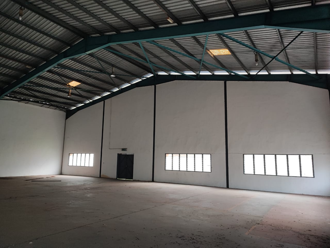 SP 1 Half Stry SemiD Industry 12,500 sqft 200 Amp - photo 2