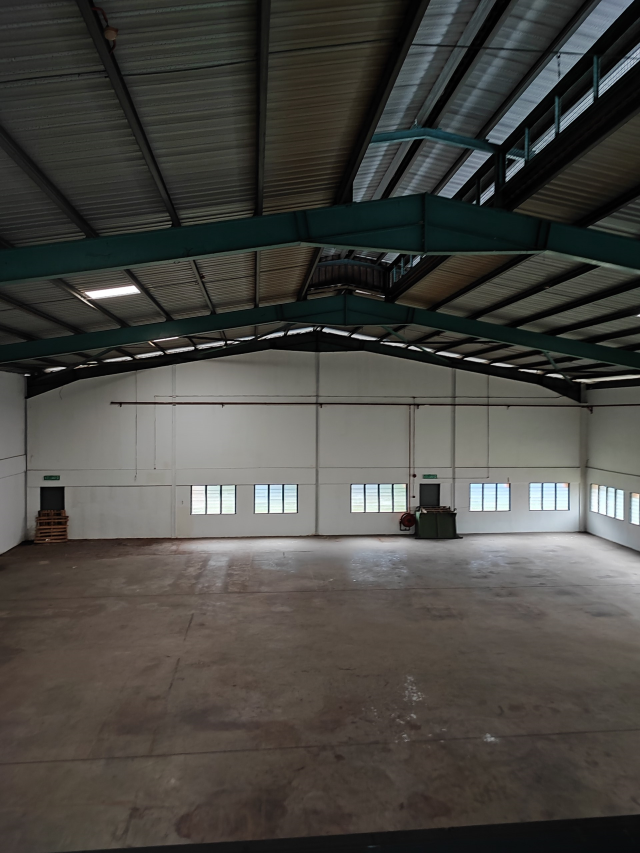 SP 1 Half Stry SemiD Industry 12,500 sqft 200 Amp - photo 4