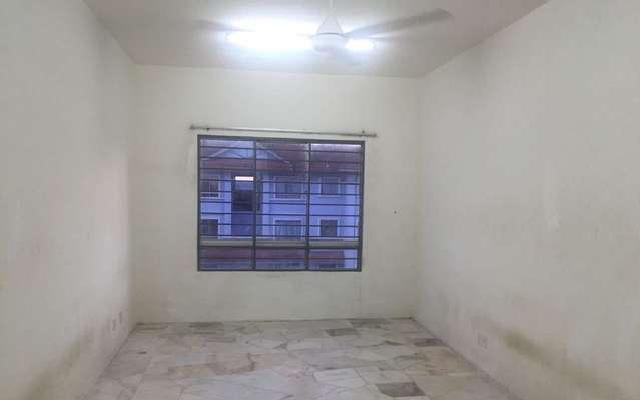 Level 1 Akasia Suria Puncak Alam Newly Painted - photo 4