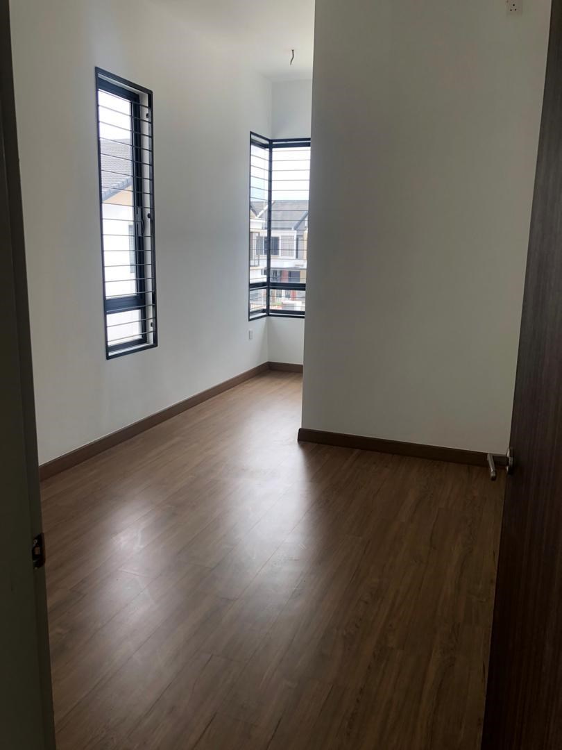 END LOT DOUBLE STOREY ELMINA WEST - photo 9