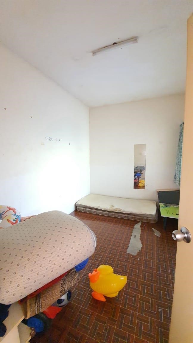 PKNS Flat Blok 52 Seksyen 7 Shah Alam - photo 5