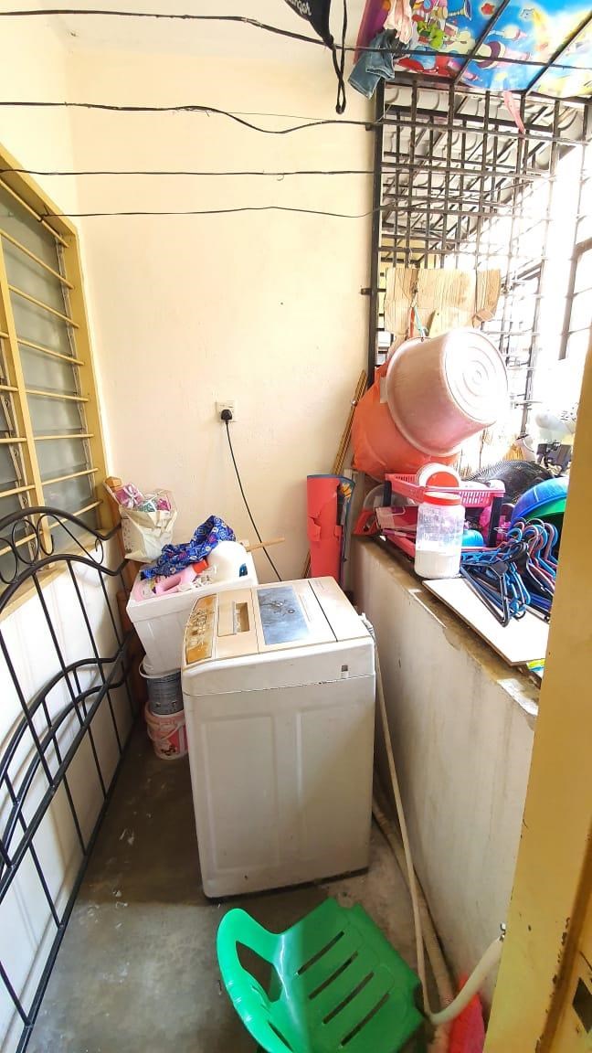 PKNS Flat Blok 52 Seksyen 7 Shah Alam - photo 7