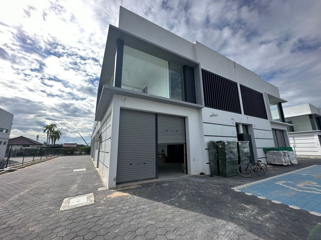 ----- LMV Valdor Industrial 011 - photo 6