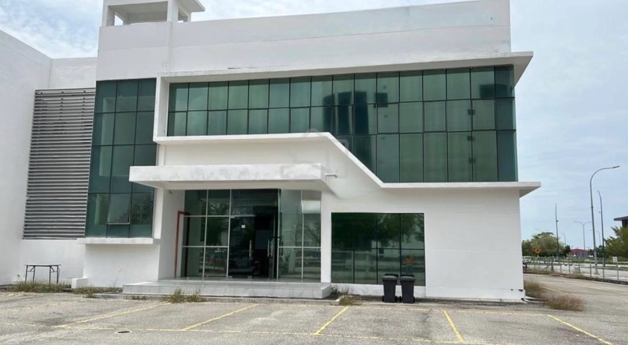 ----- LMBK Batu Kawan Industial 225