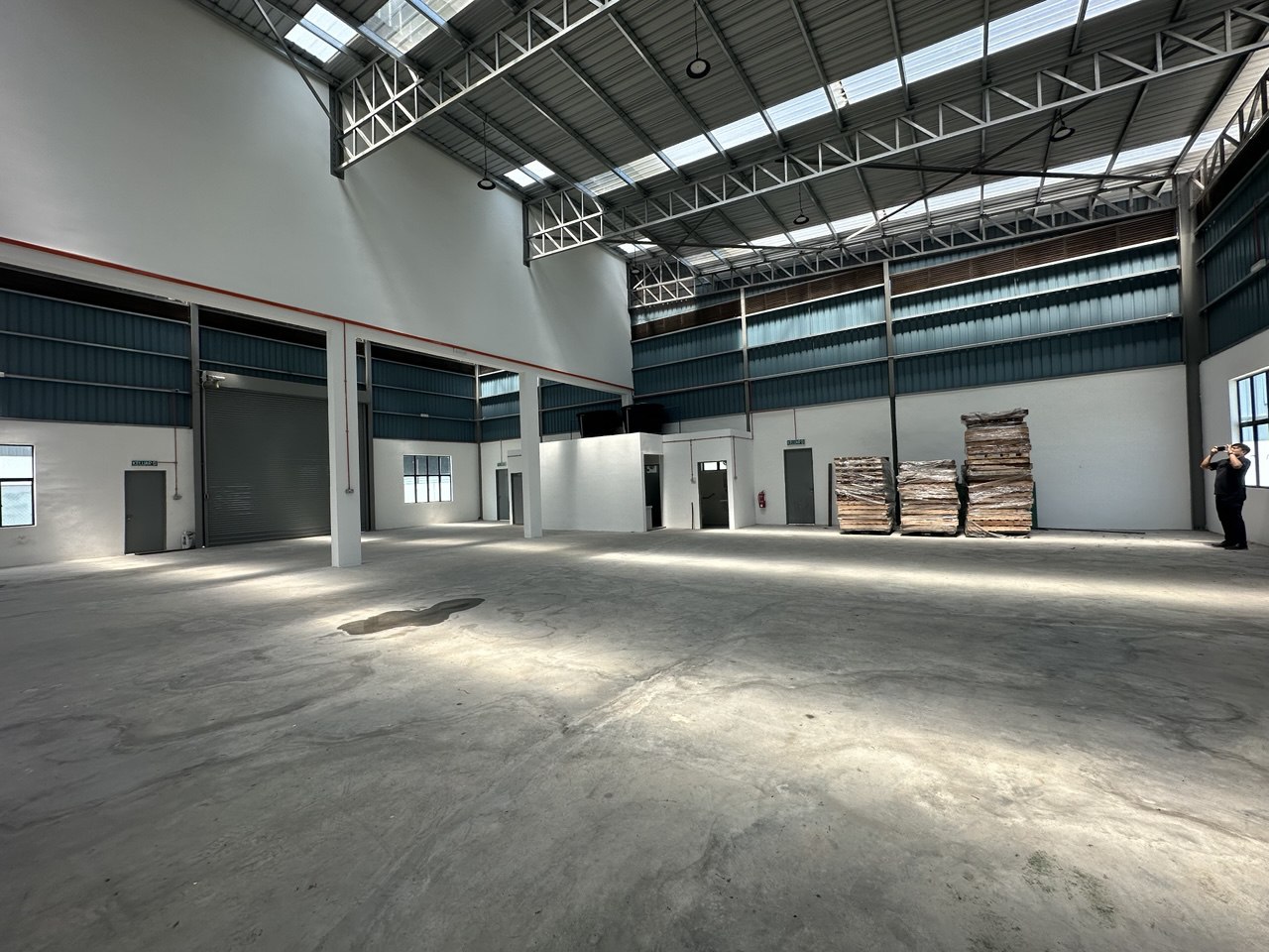 ----- LMV Valdor Industrial 104 - photo 3