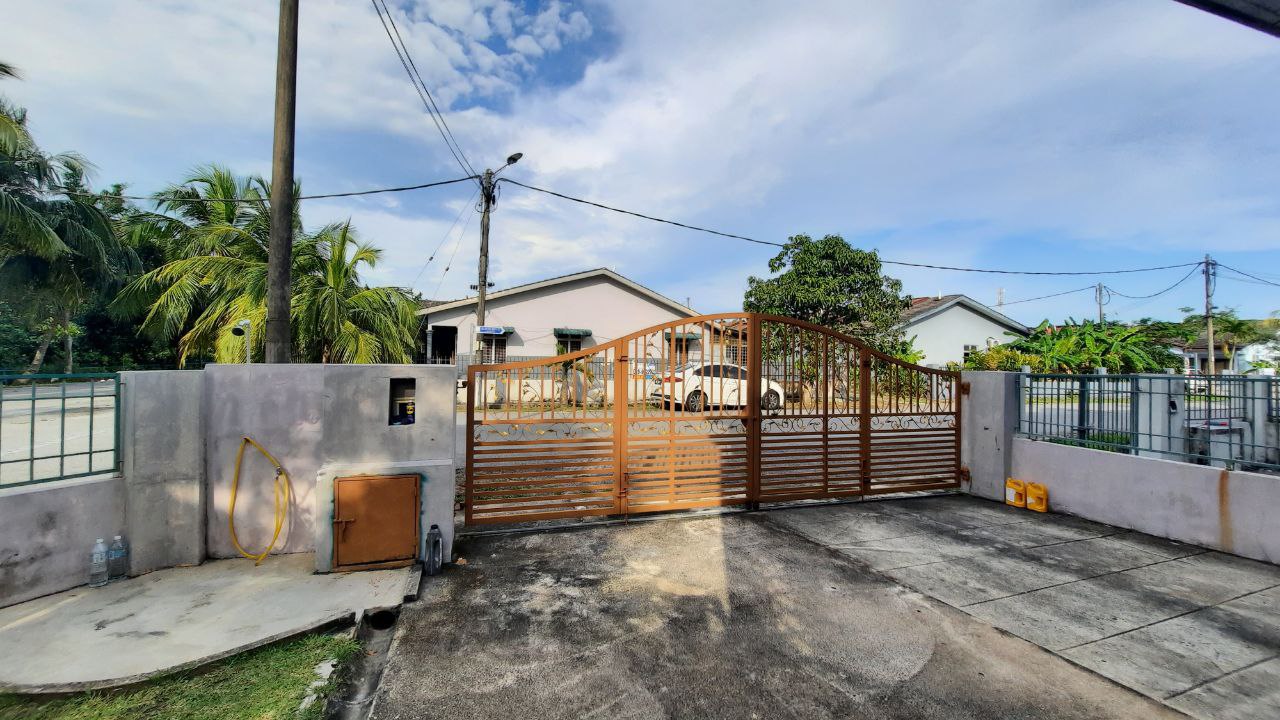Corner Freehold Taman Sri Bayu Sungai Pelek Sepang - photo 2