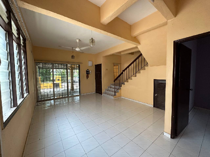    END LOT 2 STOREY TERRACE FACING OPEN FIELD  AND WALKING DISTANCE TO SURAU AL-ISLAH, TAMAN DAHLIA, - photo 3