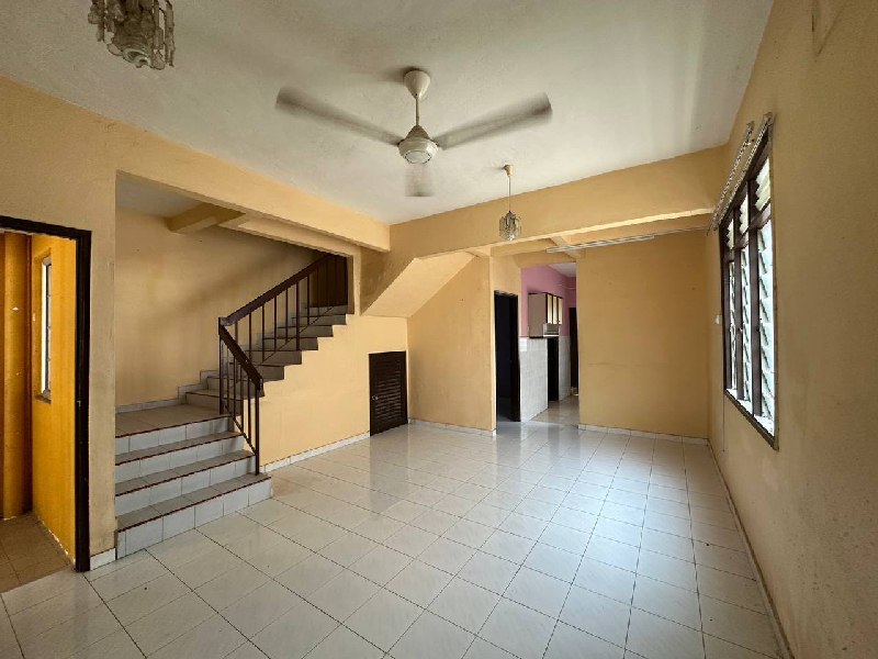   END LOT 2 STOREY TERRACE FACING OPEN FIELD  AND WALKING DISTANCE TO SURAU AL-ISLAH, TAMAN DAHLIA, - photo 4