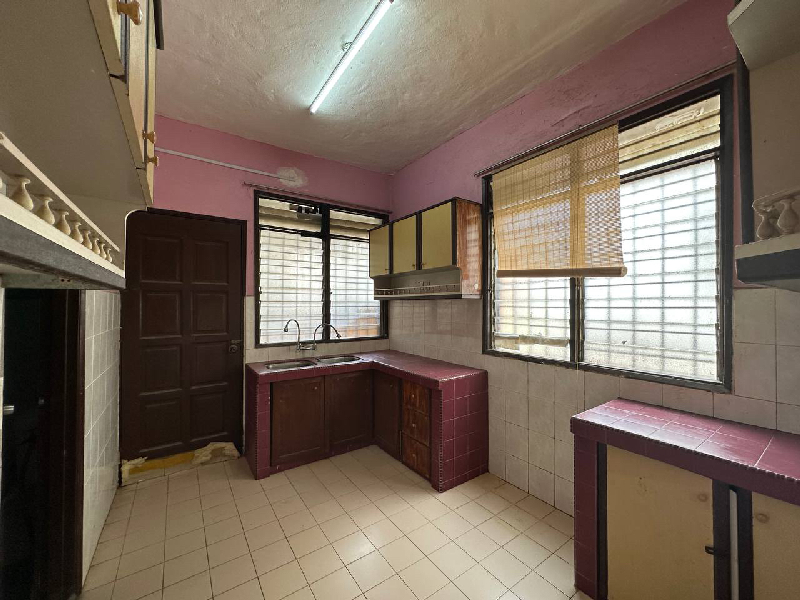    END LOT 2 STOREY TERRACE FACING OPEN FIELD  AND WALKING DISTANCE TO SURAU AL-ISLAH, TAMAN DAHLIA, - photo 5
