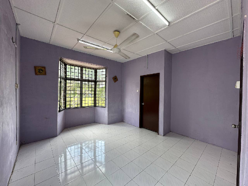    END LOT 2 STOREY TERRACE FACING OPEN FIELD  AND WALKING DISTANCE TO SURAU AL-ISLAH, TAMAN DAHLIA, - photo 8