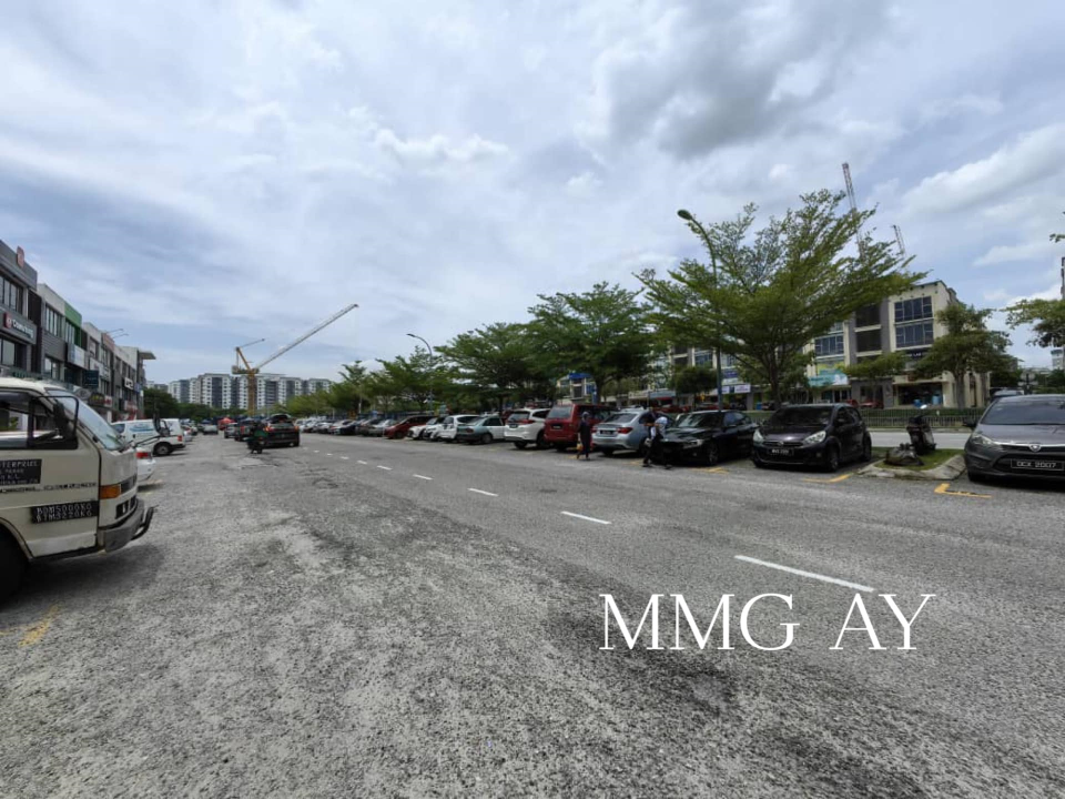 Facing main road Setia taipan 2 ground floor - photo 3