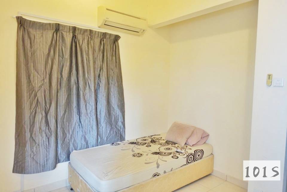 For sale lagoon suite condo 700sqft - photo 2