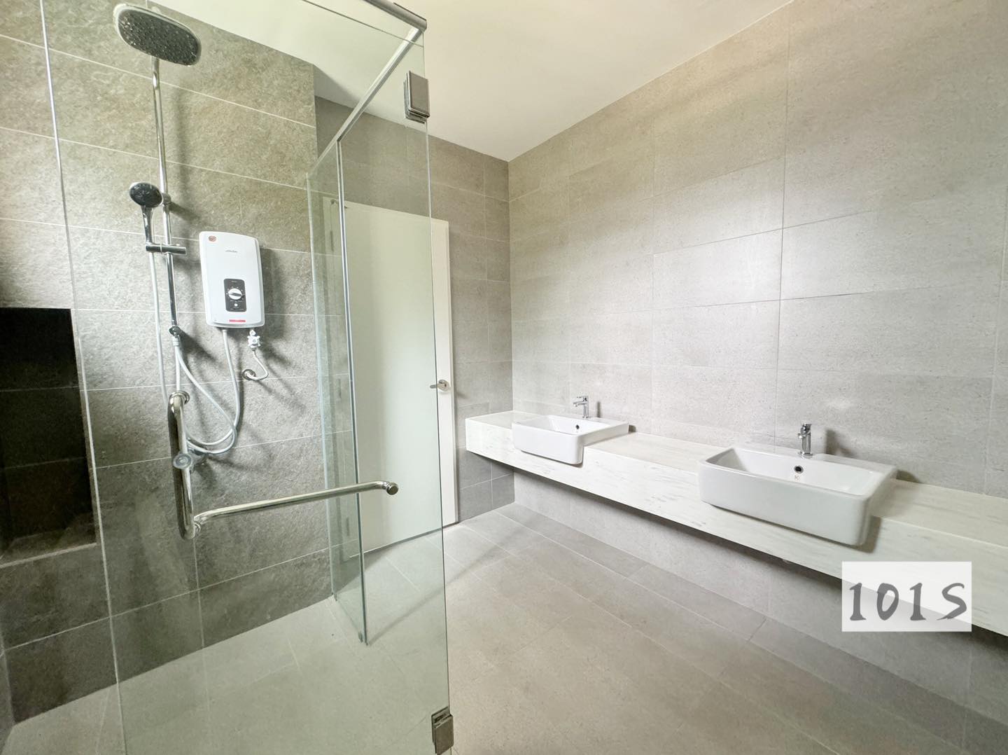 For rent brand new gemala residences 2 sty corner - photo 3