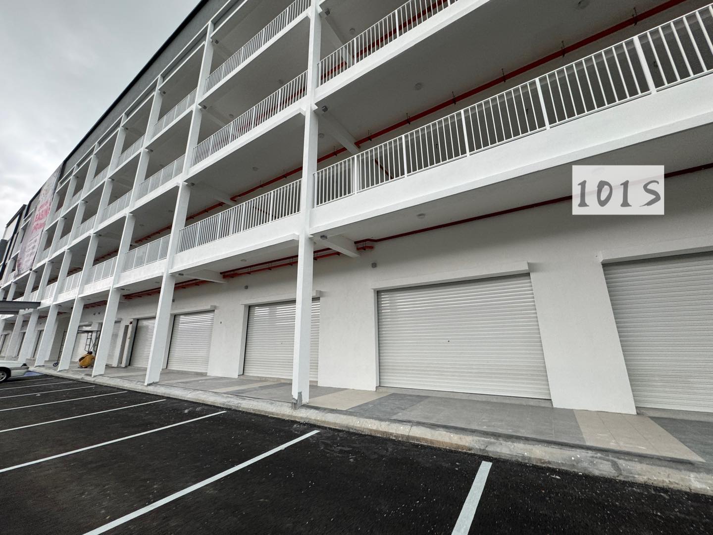 Seruang square ground floor shoplot for rent - photo 2