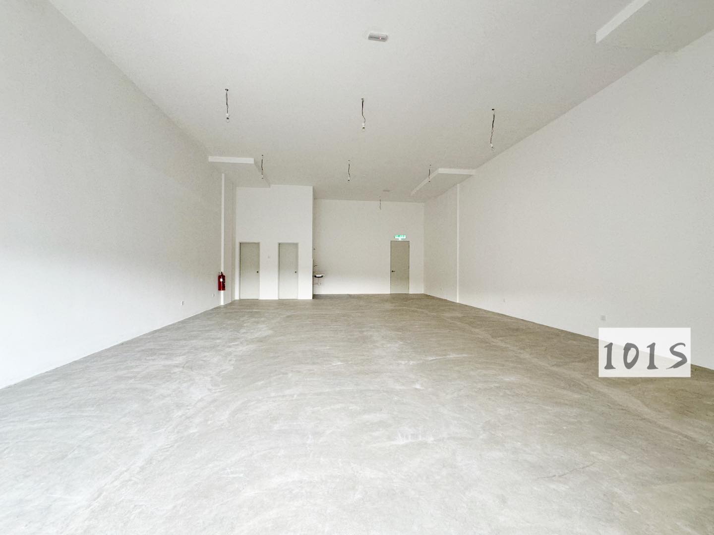 Seruang square ground floor shoplot for rent - photo 3