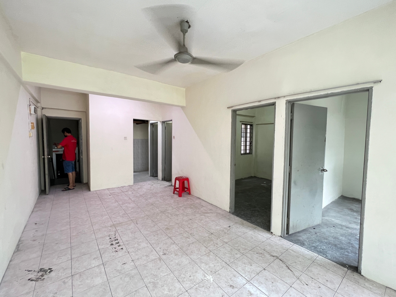 Shop Apartment at Ta ...