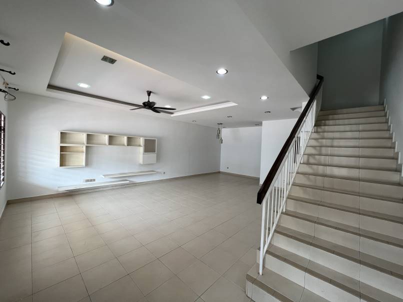 NICE HOUSE Bandar Pa ...