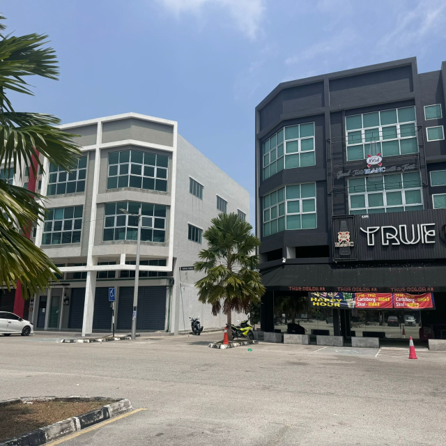 3 sty shop lot office perindustrian seri juru - photo 4