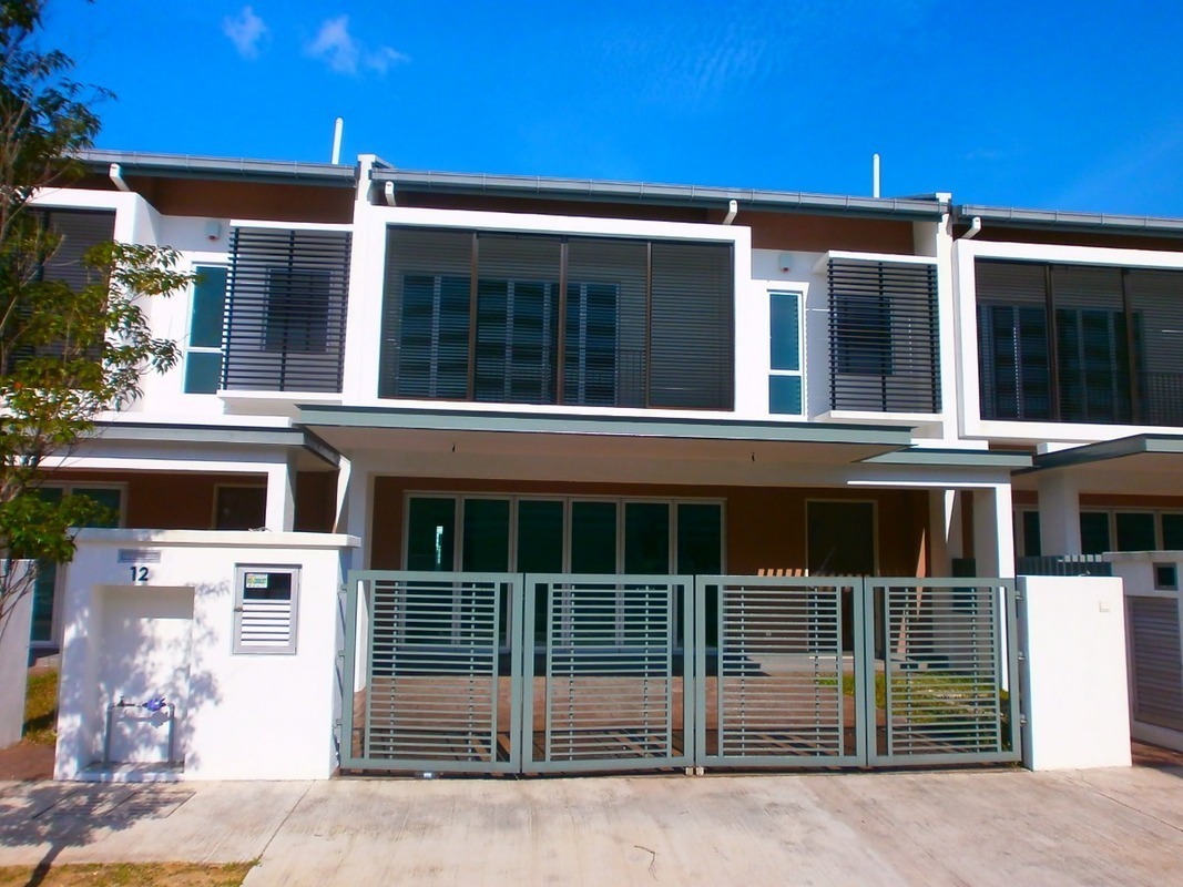 Spacious Superlink House at Elmina City For Sale - photo 2