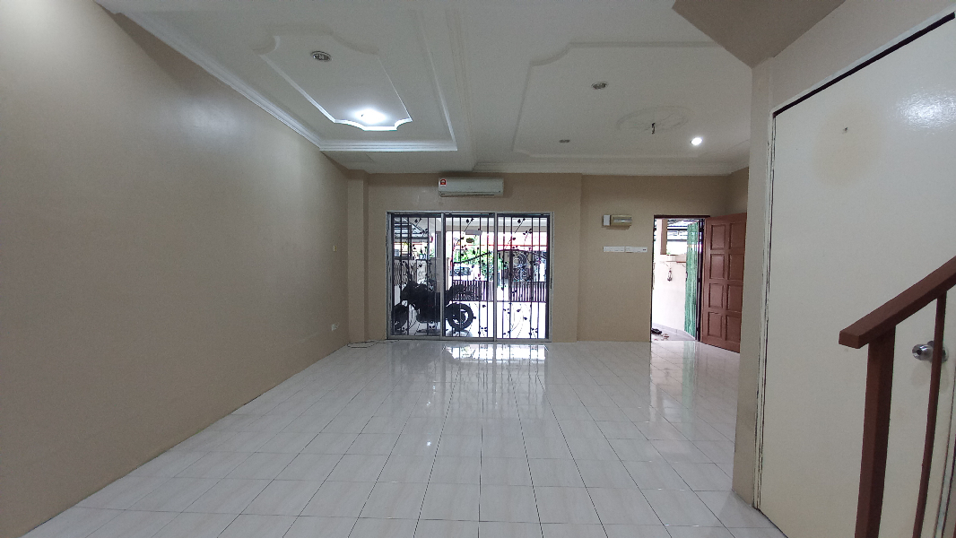 Fully Renovated Double Storey Taman Desa Permai 3 Meru Klang - photo 3