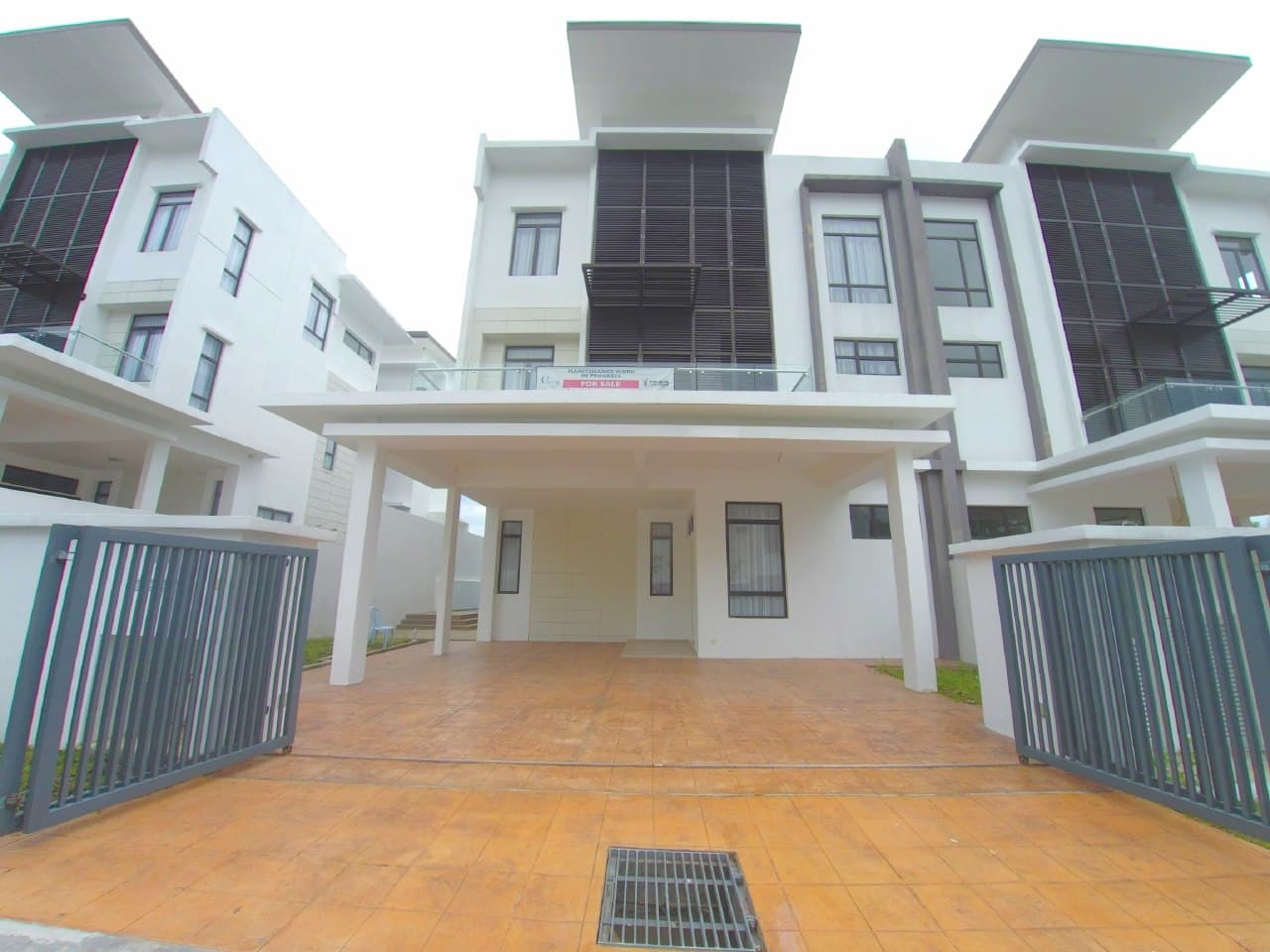 3 STOREY SEMI D EMERY KEMENSAHMelawati - photo 1