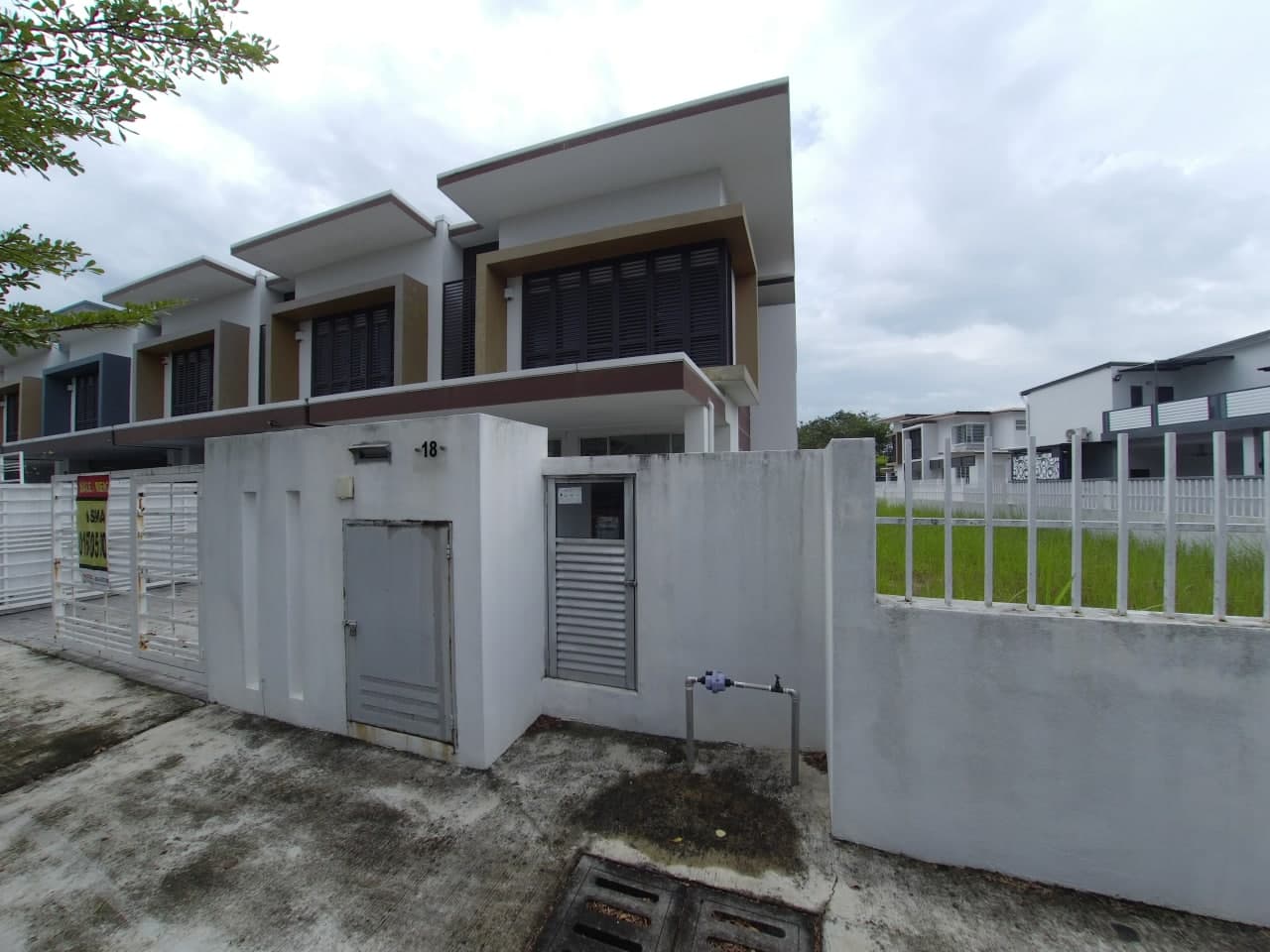 Brand New 2 Storey End Lot - photo 2