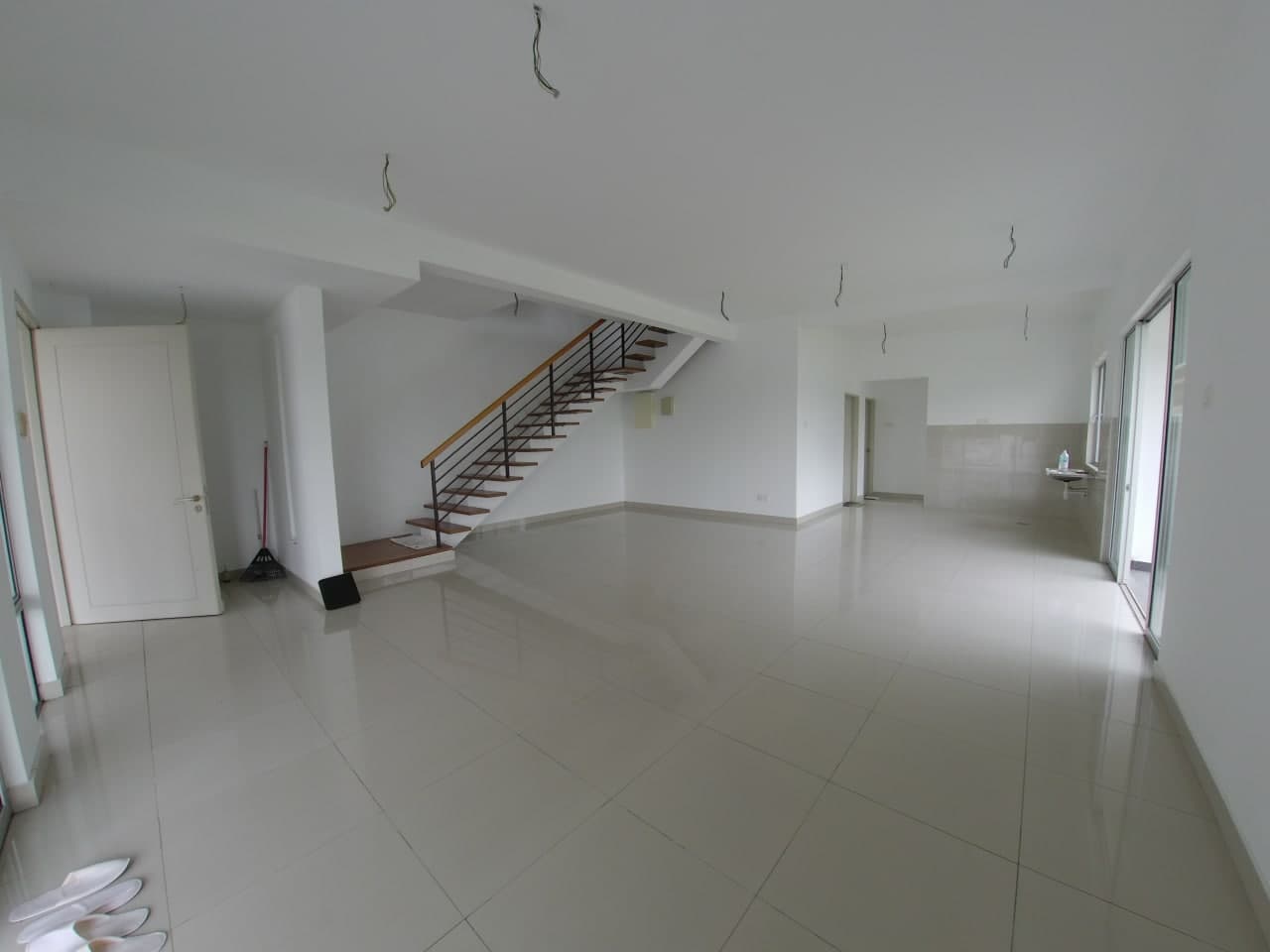 Brand New 2 Storey End Lot - photo 4