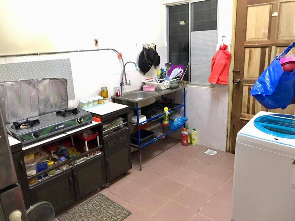 Single Storey Terrace House Taman College Height, - photo 3