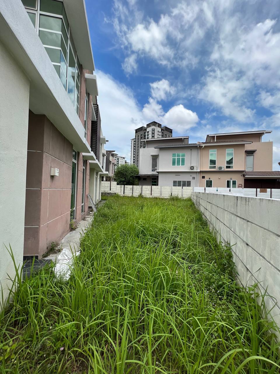 Semi D 2 Storey Avenue 6, Bandar Tun Hussein Onn - photo 2