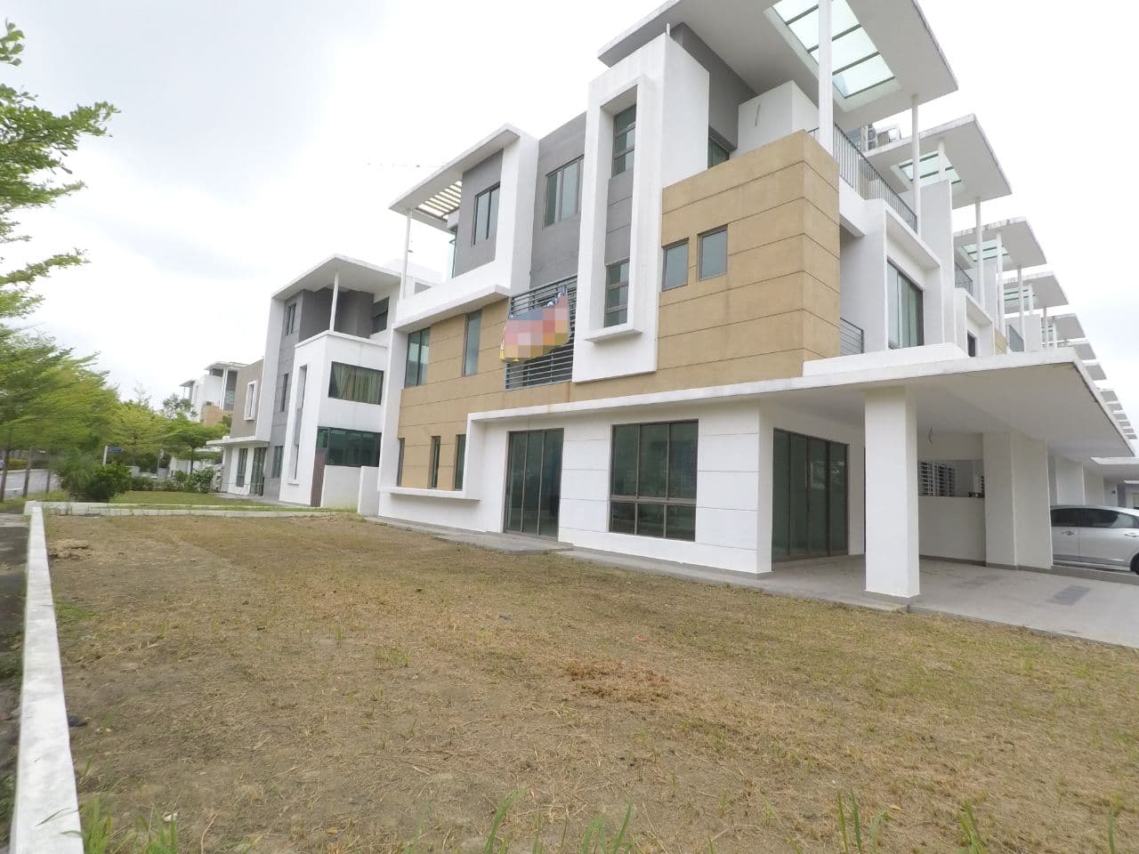 Corner lot lake point residence 3 storey cyberjaya - photo 2