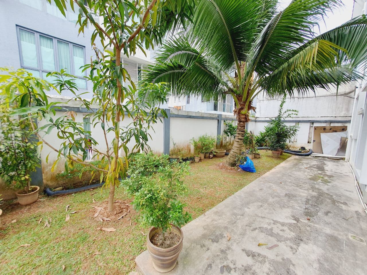 corner lot  storey bugalow bangi lakehill villa - photo 2