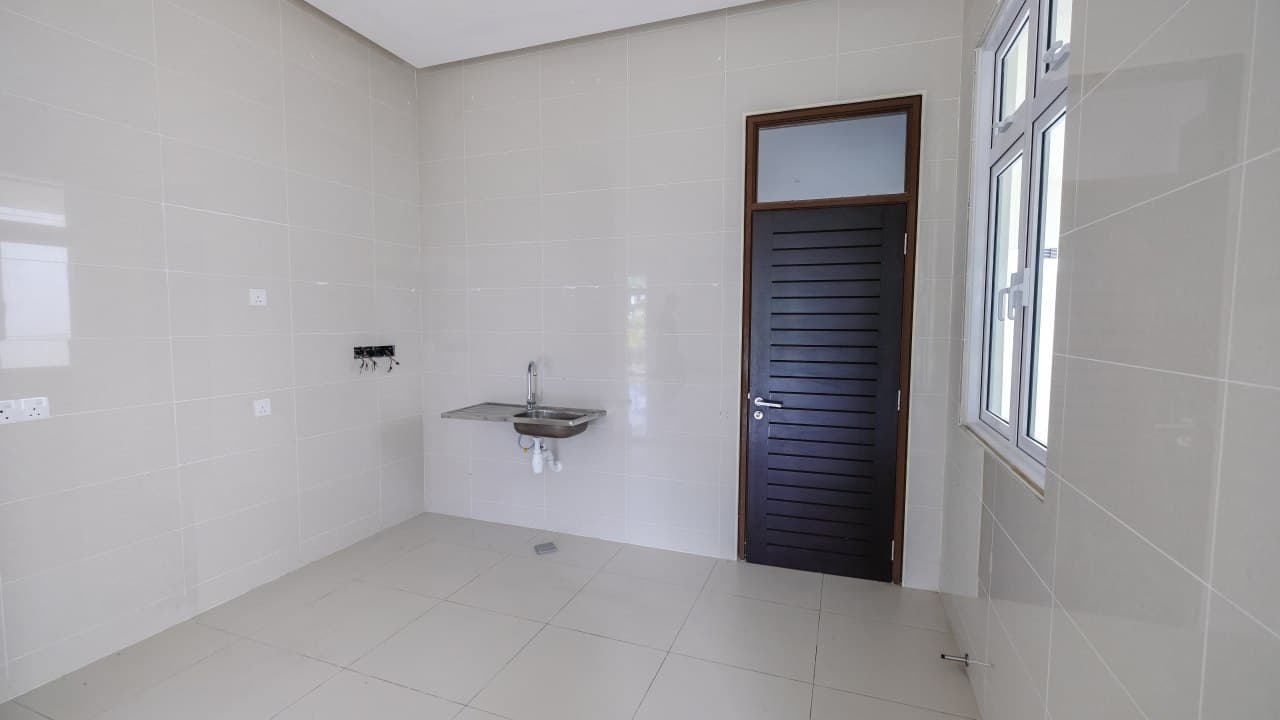 Tijani Ukay - photo 13