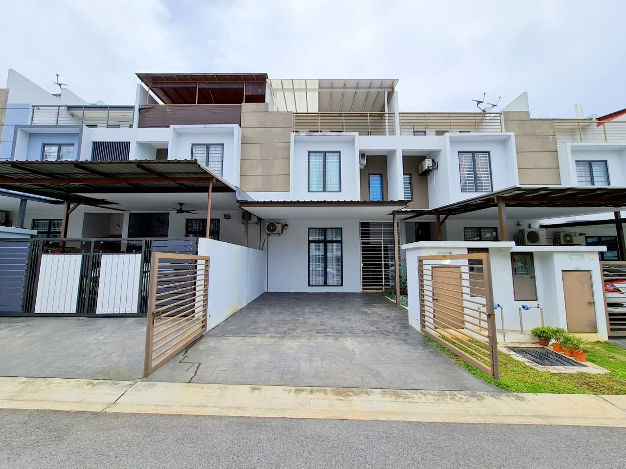 Bayan Parkhomes - photo 2