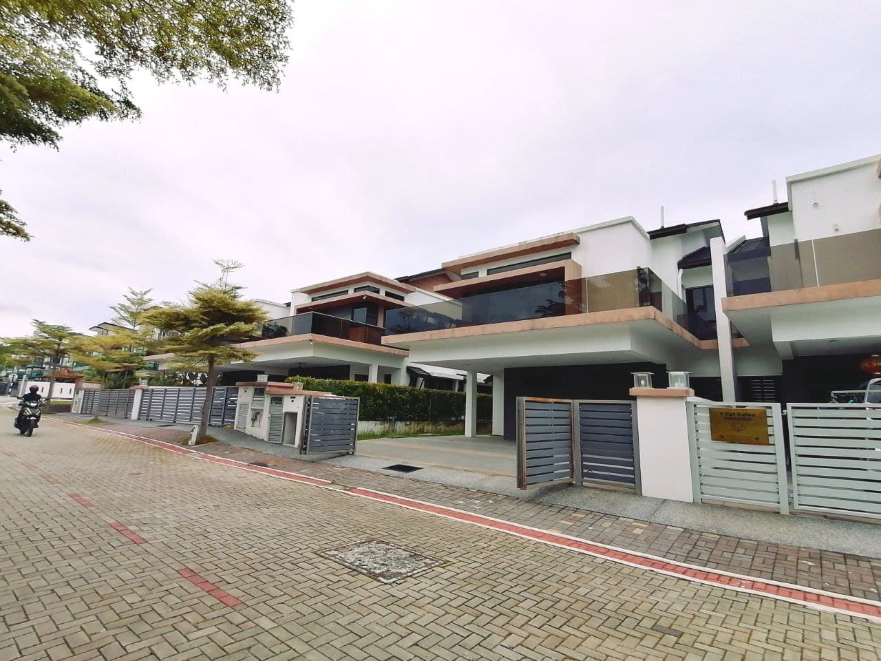Taman Villa Perdana - photo 3