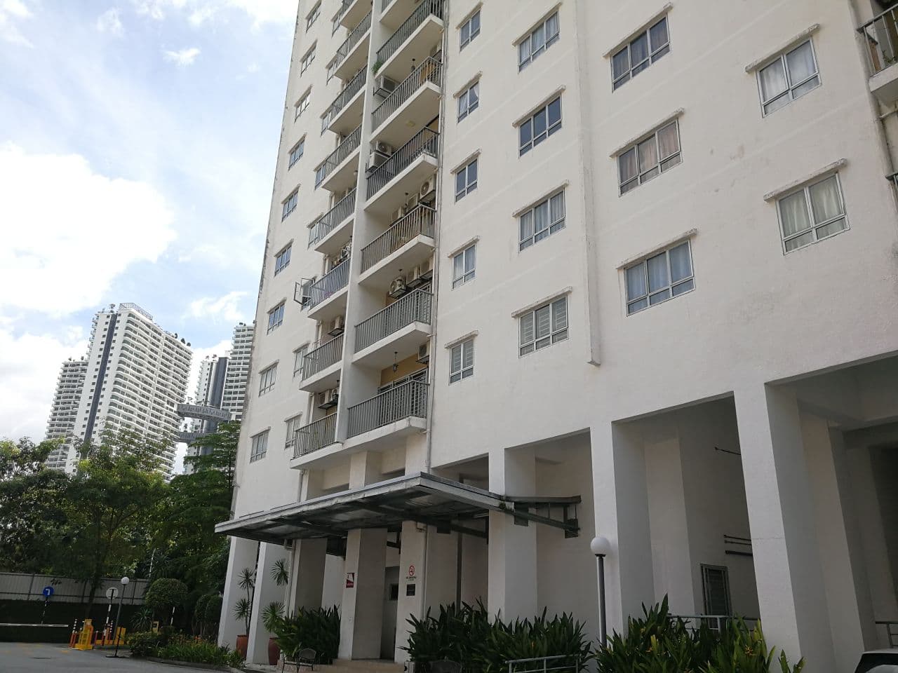 Suria Jelatek - photo 4