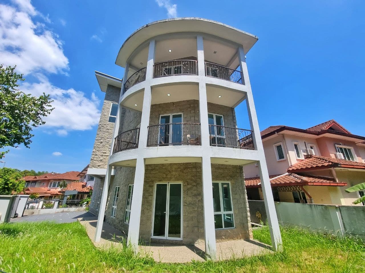 Section 9, Kota Damansara - photo 2