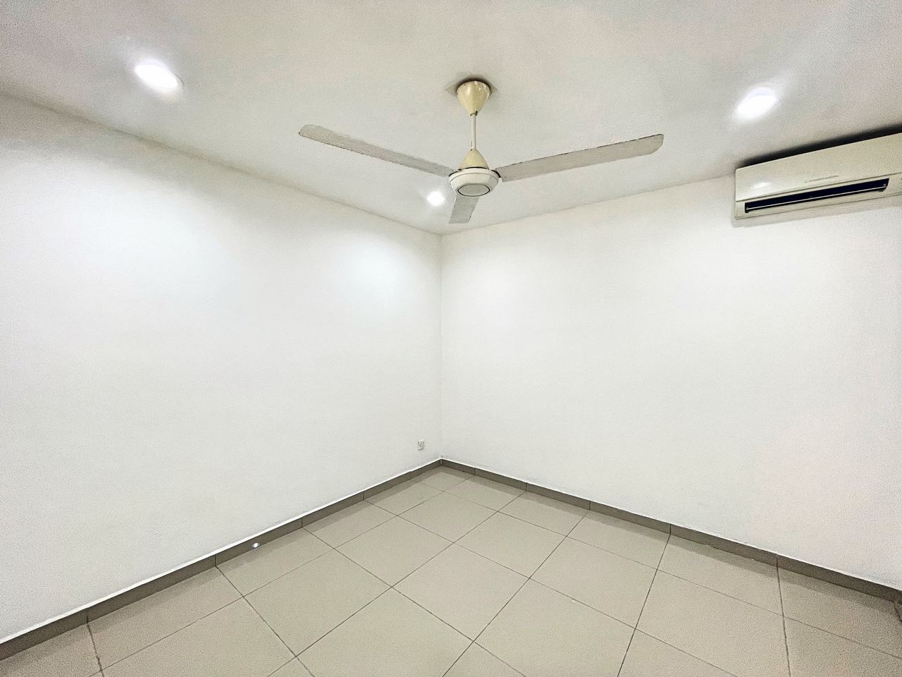 Jalan Telawi - photo 8