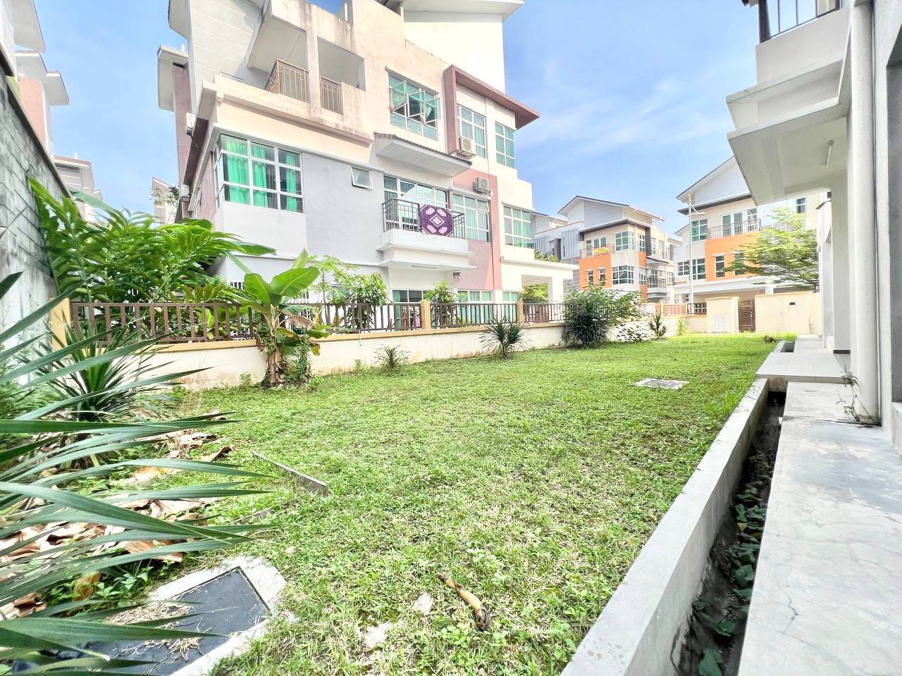 Lake Valley, Bandar Tun Hussein Onn - photo 4