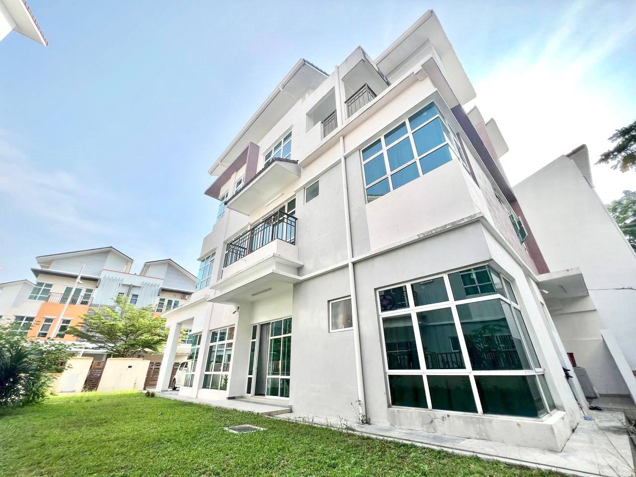 Lake Valley, Bandar Tun Hussein Onn - photo 5
