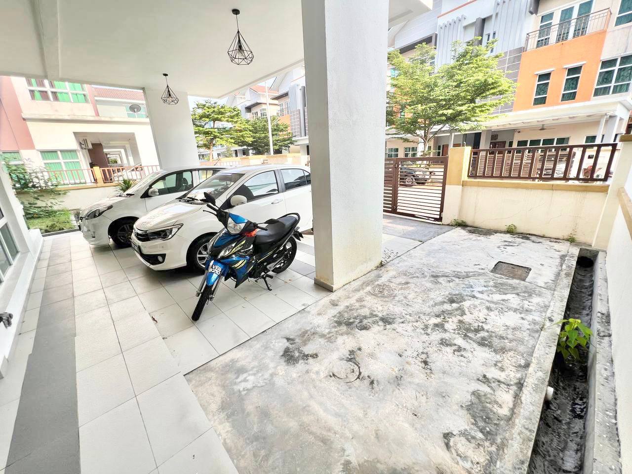 Lake Valley, Bandar Tun Hussein Onn - photo 6