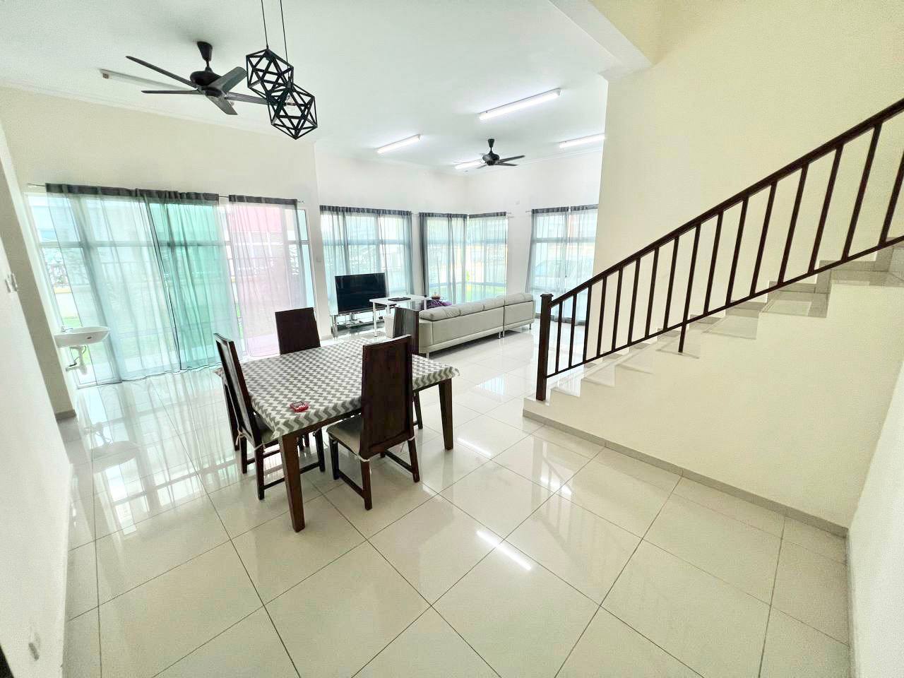 Lake Valley, Bandar Tun Hussein Onn - photo 10