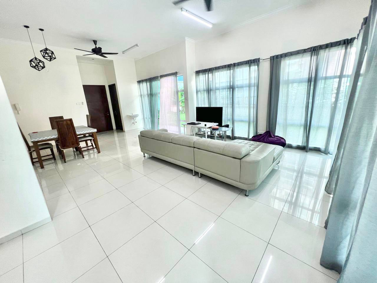 Lake Valley, Bandar Tun Hussein Onn - photo 11