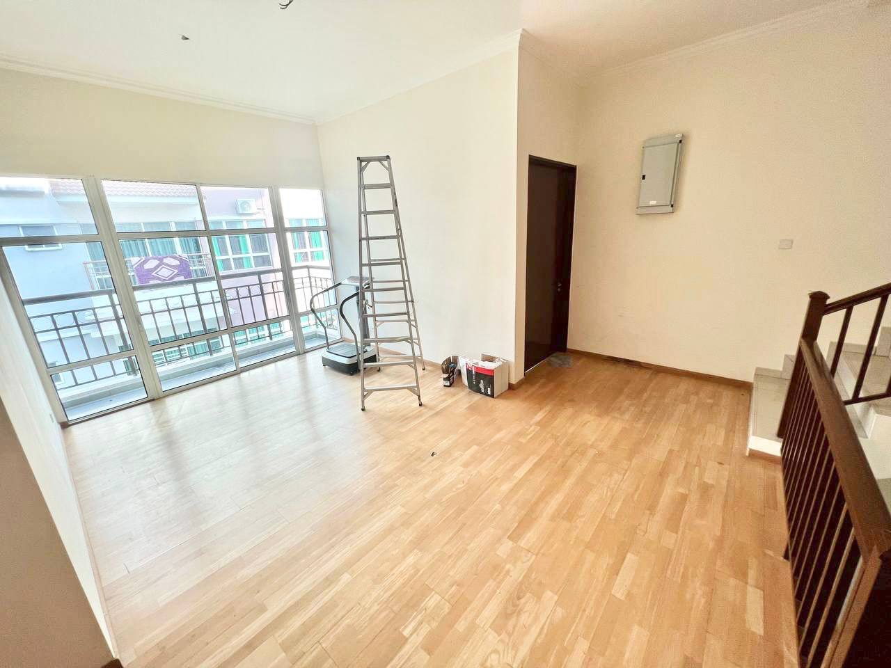 Lake Valley, Bandar Tun Hussein Onn - photo 13