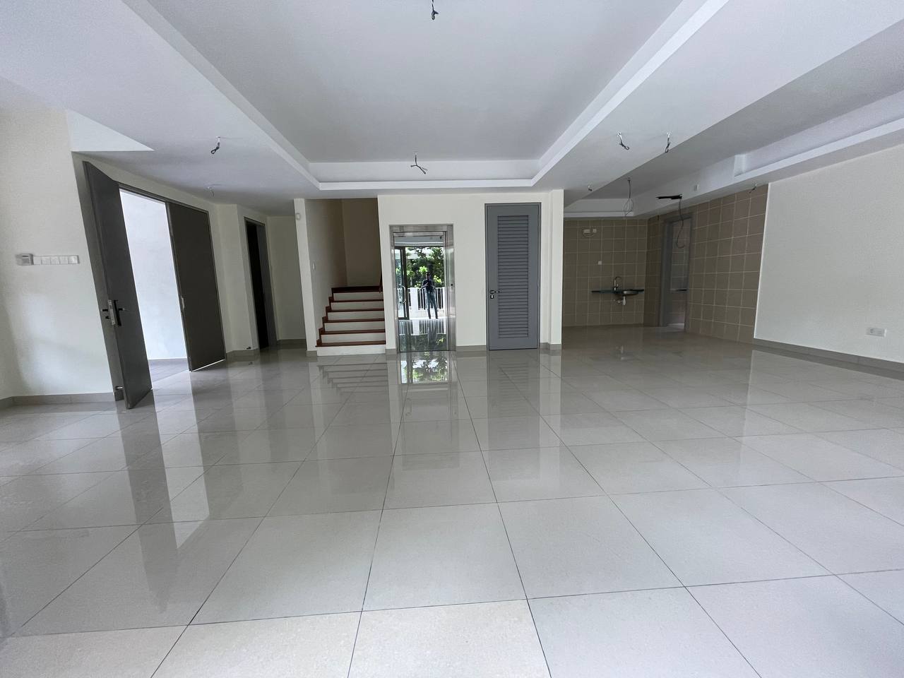 Beautiful Freehold Semi-D facing lake - photo 5