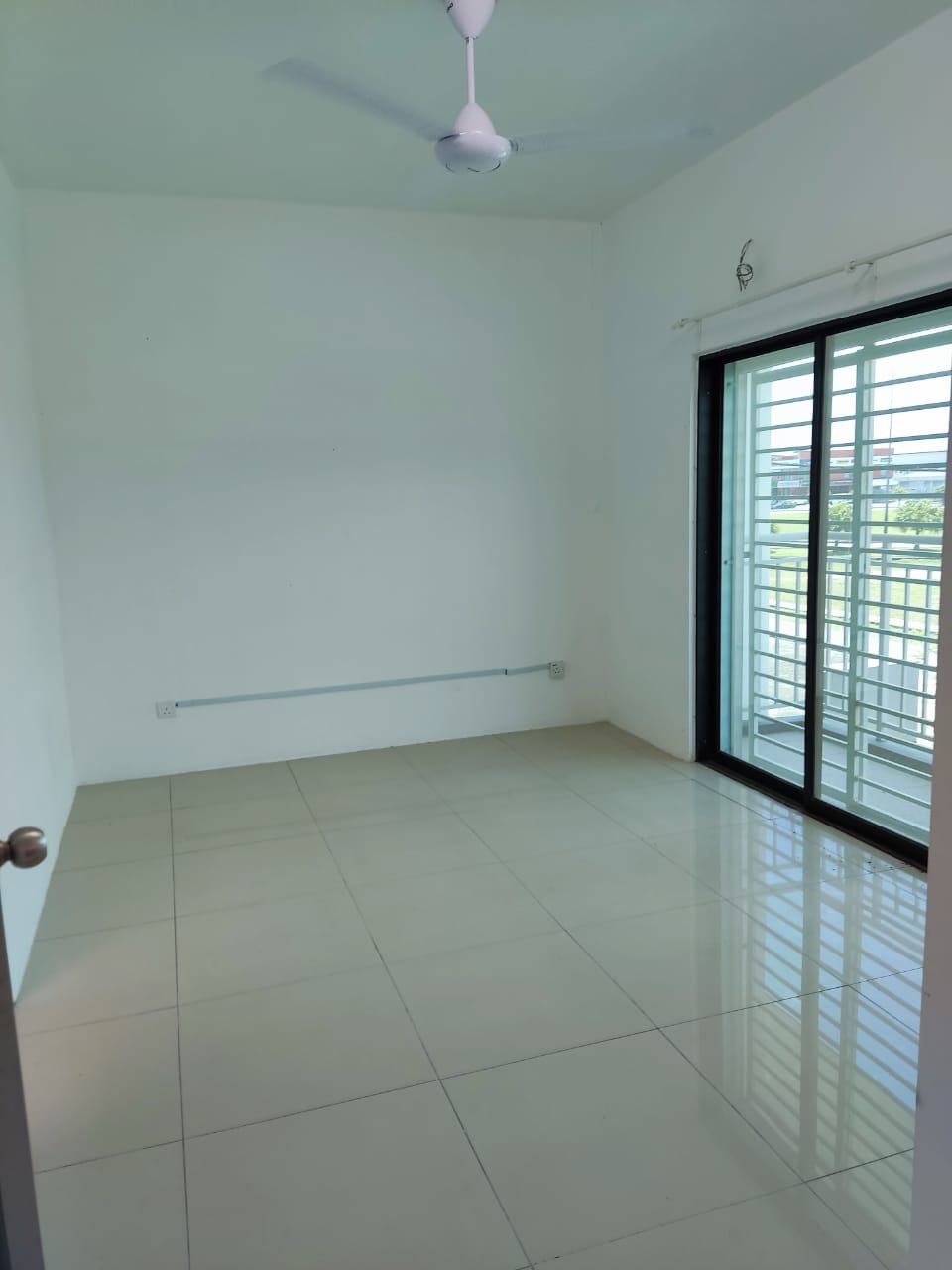2 Storey Terrace FACING FIELD - photo 4