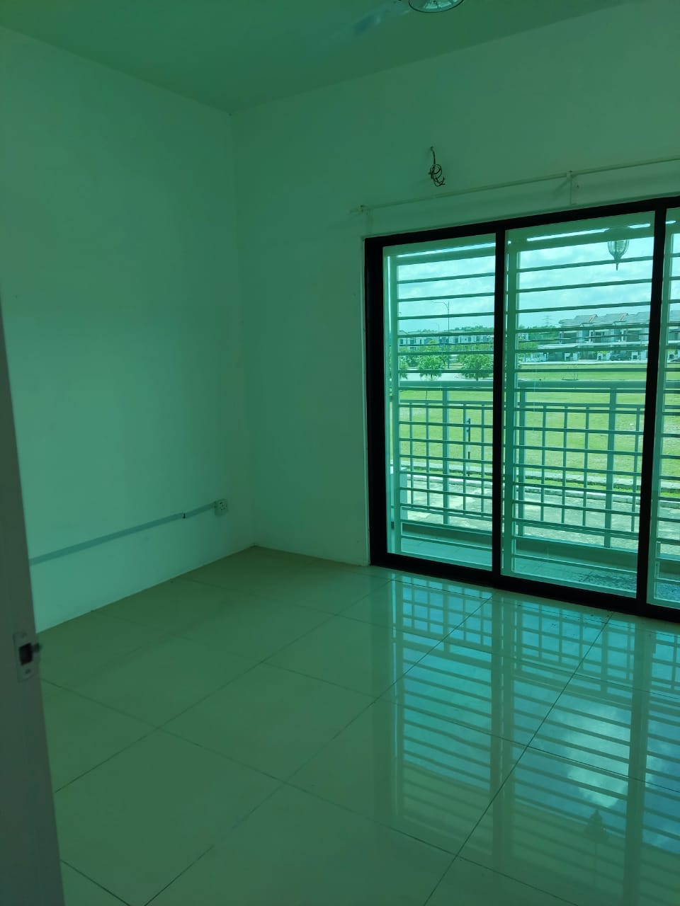 2 Storey Terrace FACING FIELD - photo 5
