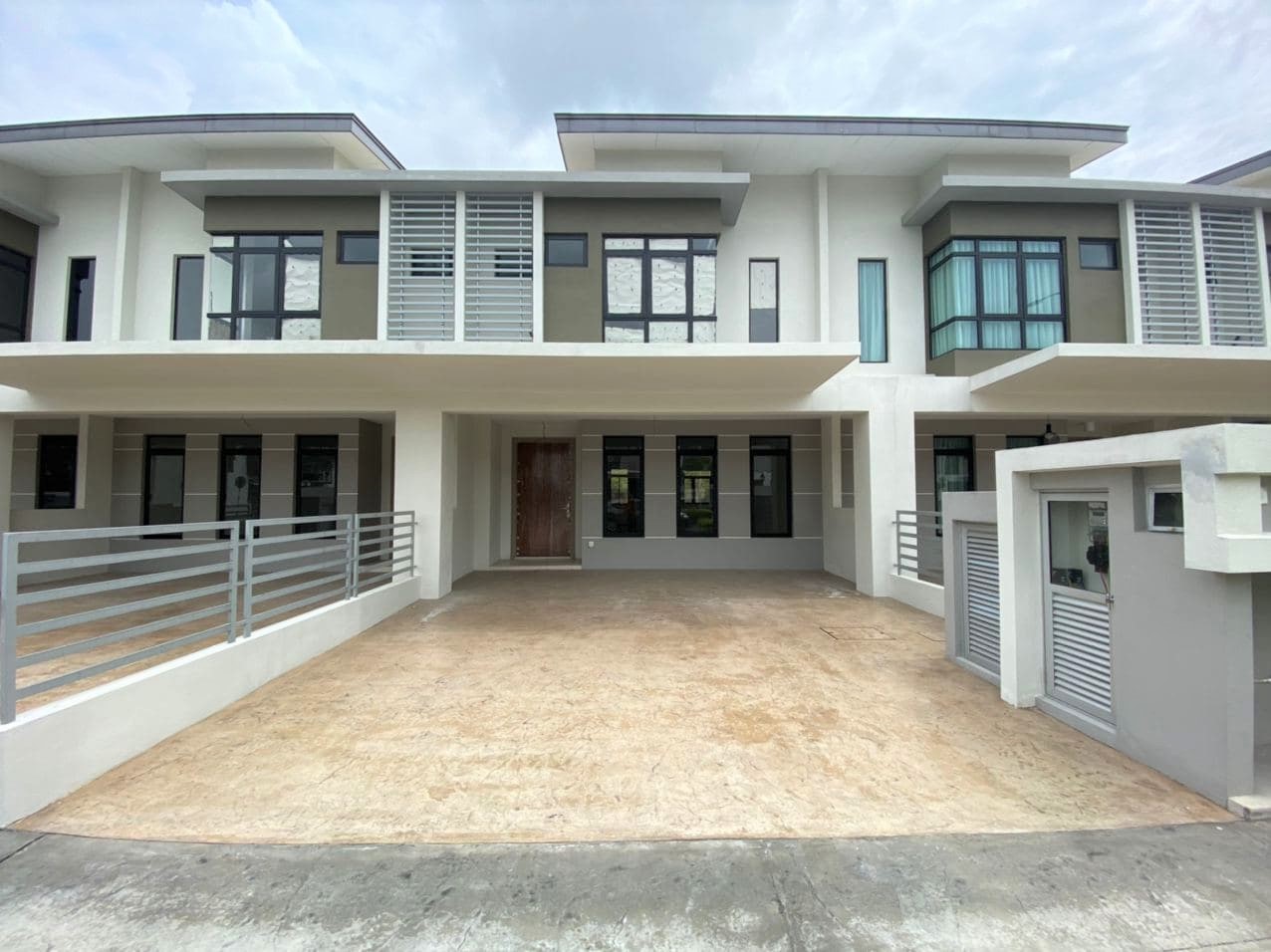 Maple Residence - photo 1