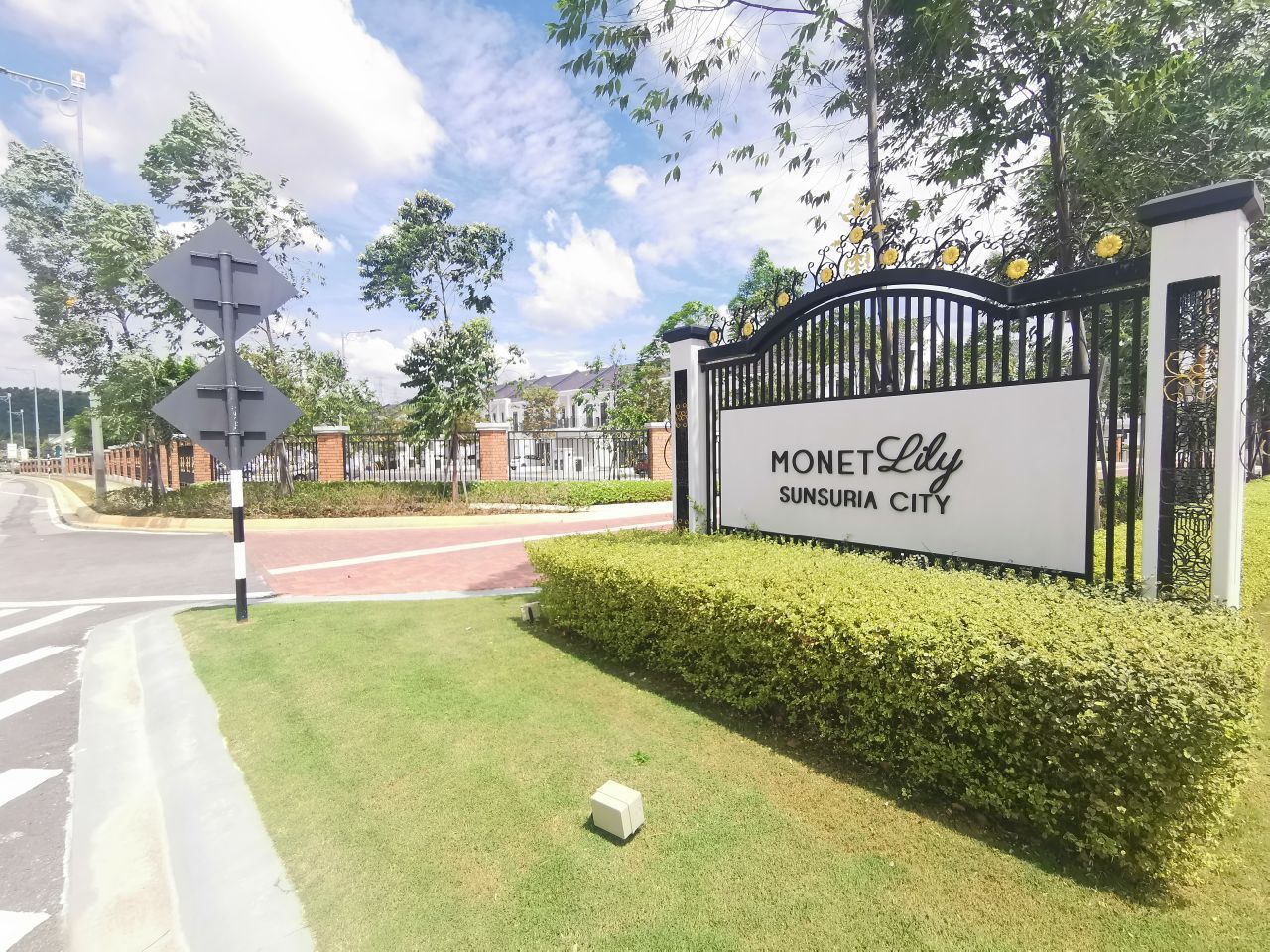 Monet Lily Sunsuria City