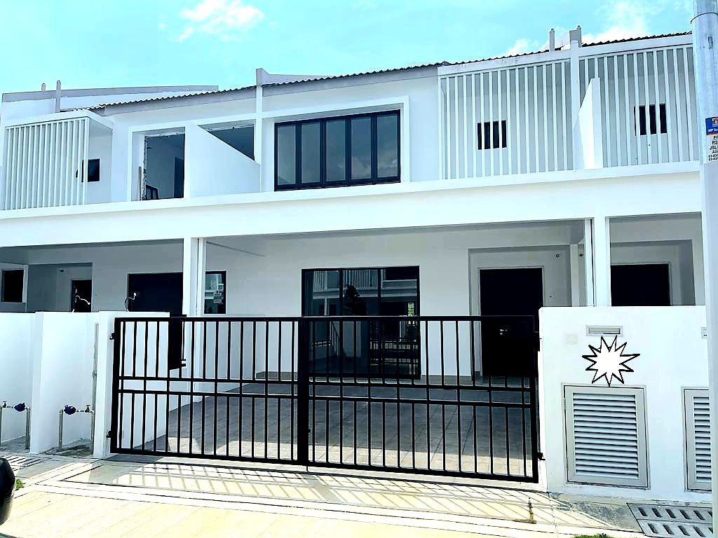 Cantik Double Storey Sejati Lakeside
