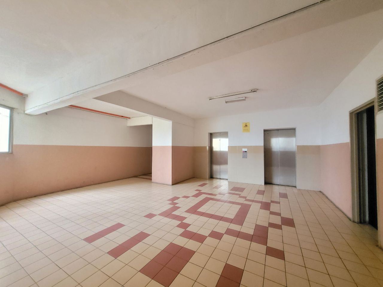 Renovated Zamrud Apartment - photo 3